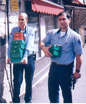 The Cohanim of Brinks bring the boxes to Oztar HaMikdash
